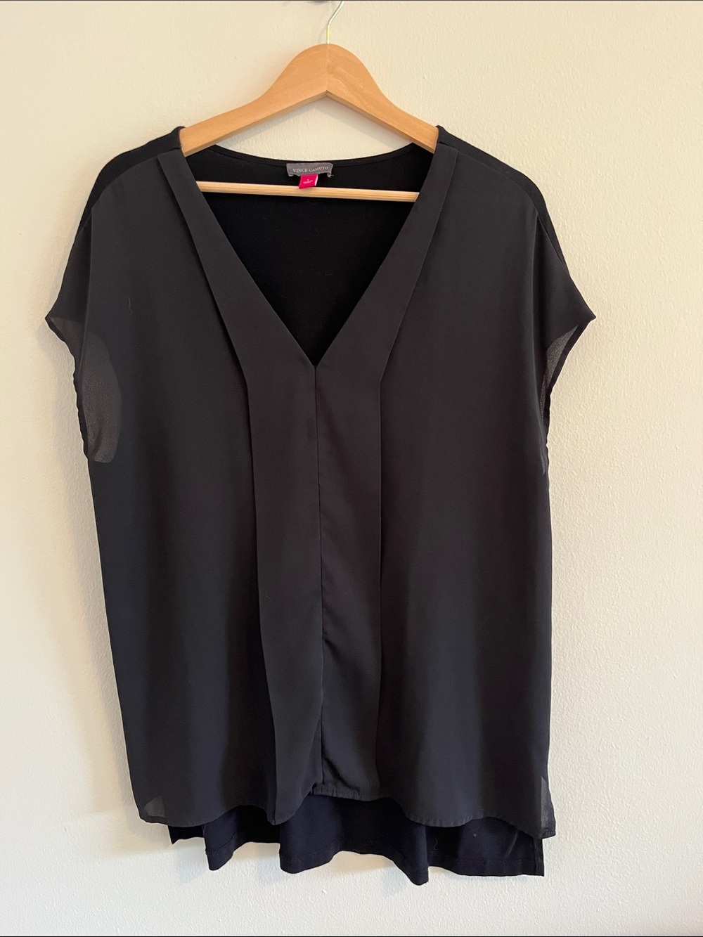 Vince Camuto Black V-Neck Short Sleeve Blouse